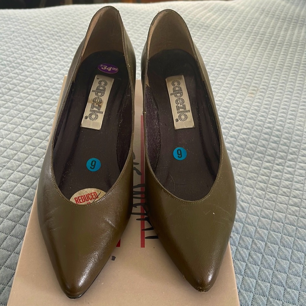 Capezio 1 inch heel. Women’s size 9 olive color shoe.